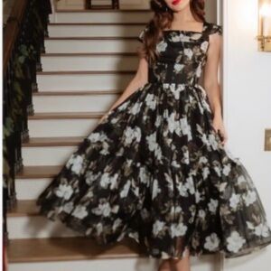 Ivy City Black Floral Dress size 6